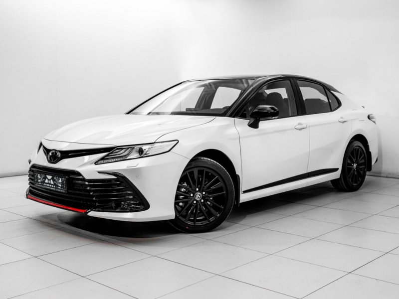 Toyota Camry, VIII (XV70) Рестайлинг 2021 с пробегом 15 км.