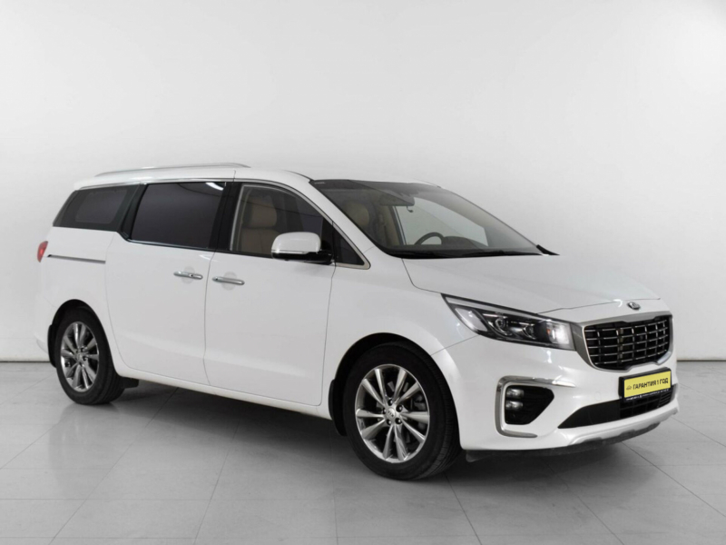 Kia Carnival, III 2018 с пробегом 64 000 км.