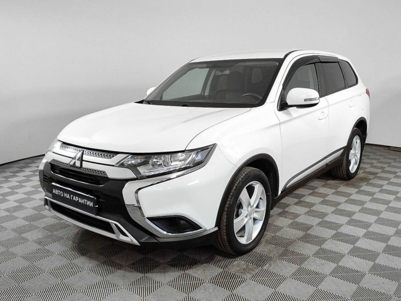 Mitsubishi Outlander, III Рестайлинг 3 2020 с пробегом 51 000 км.