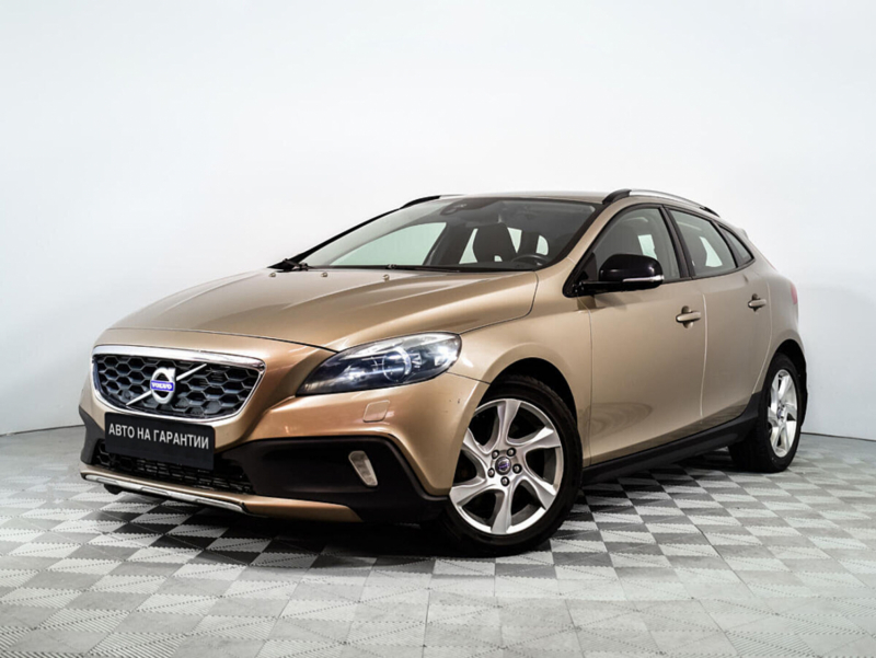 Volvo V40 Cross Country, I 2013 с пробегом 116 000 км.