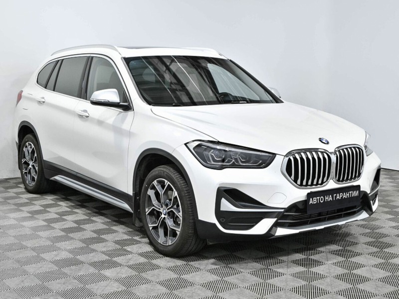 BMW X1, II (F48) Рестайлинг 2022 с пробегом 12 300 км.