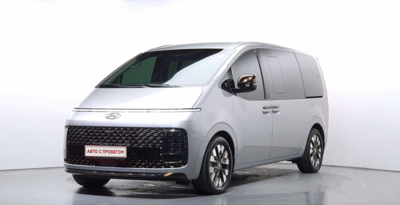 Hyundai Staria 2022 с пробегом 7 596 км.