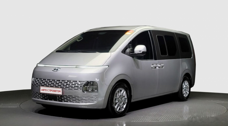 Hyundai Staria 2022 с пробегом 4 890 км.