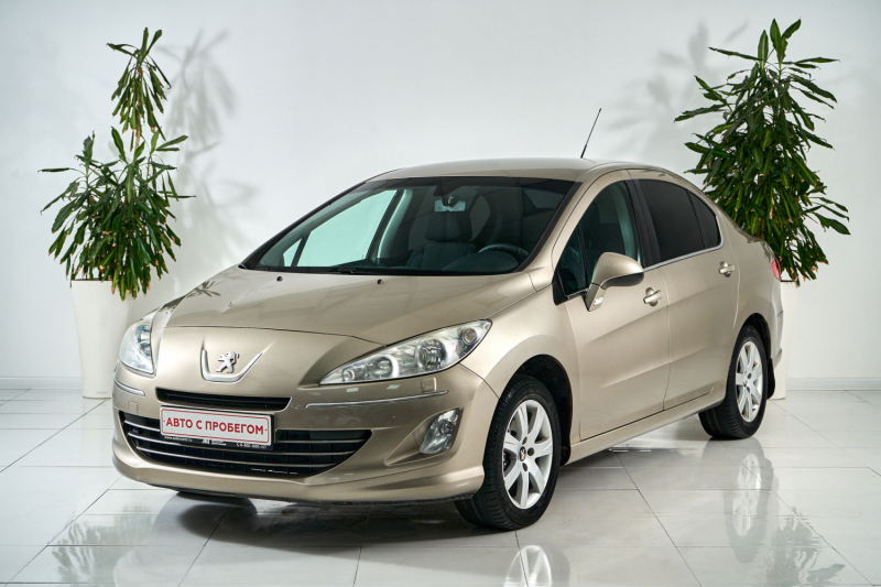 Peugeot 408, I 2012 с пробегом 106 000 км.