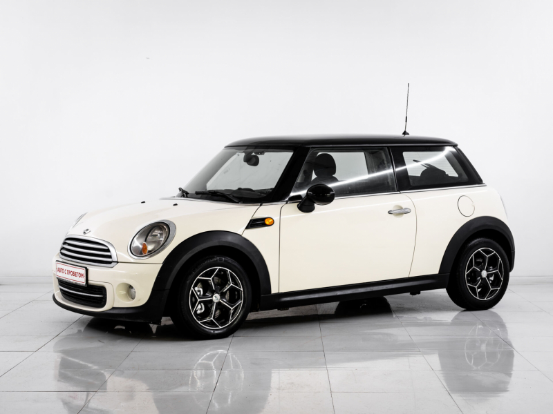 MINI Hatch, II (R56) Рестайлинг 2012 с пробегом 188 000 км.