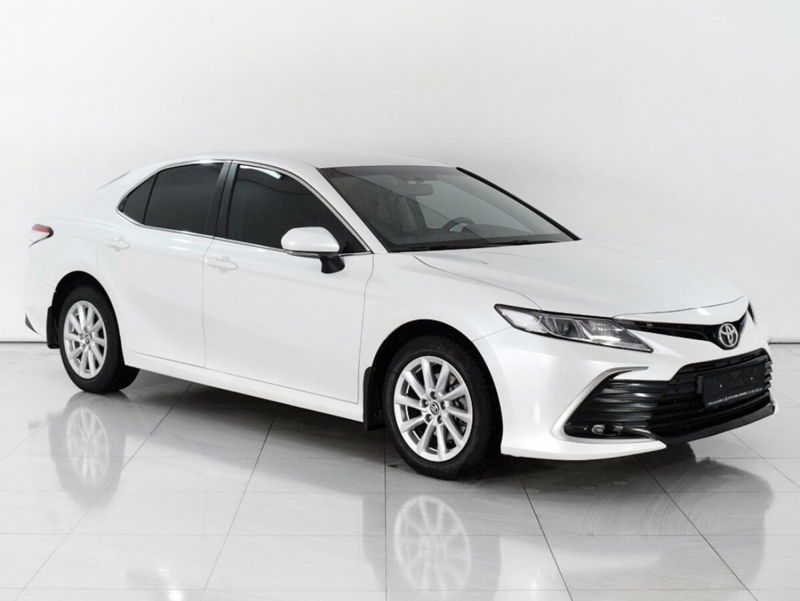 Toyota Camry, VIII (XV70) Рестайлинг 2021 с пробегом 42 000 км.