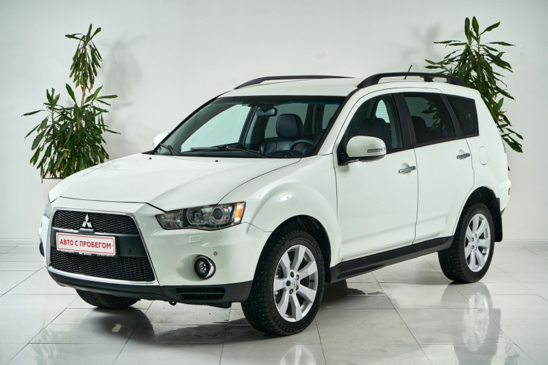 Mitsubishi Outlander, II Рестайлинг 2011 с пробегом 98 000 км.