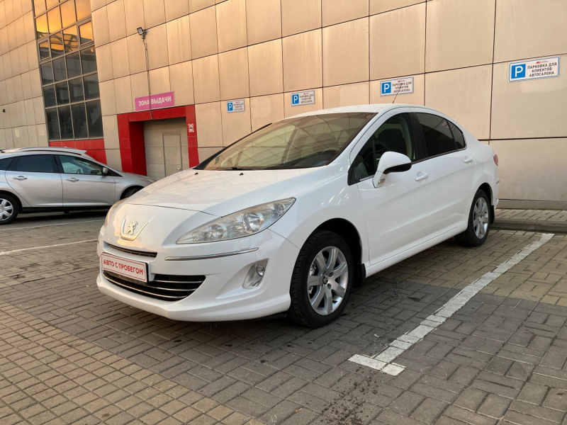 Peugeot 408, I 2012 с пробегом 106 000 км.