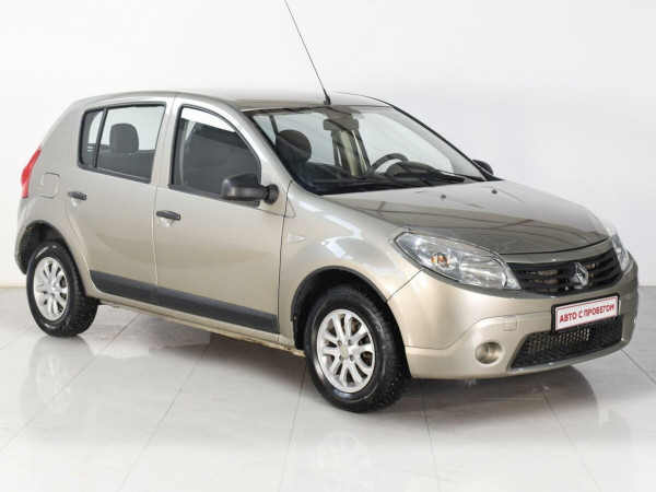 Renault Sandero, I 2010 с пробегом 197 800 км.