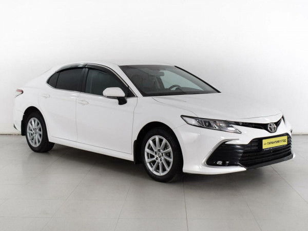 Toyota Camry, VIII (XV70) Рестайлинг 2021 с пробегом 13 800 км.