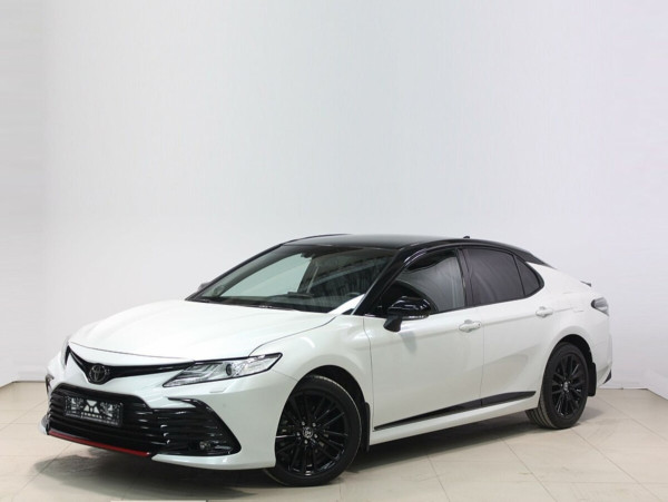 Toyota Camry, VIII (XV70) Рестайлинг 2021 с пробегом 18 500 км.
