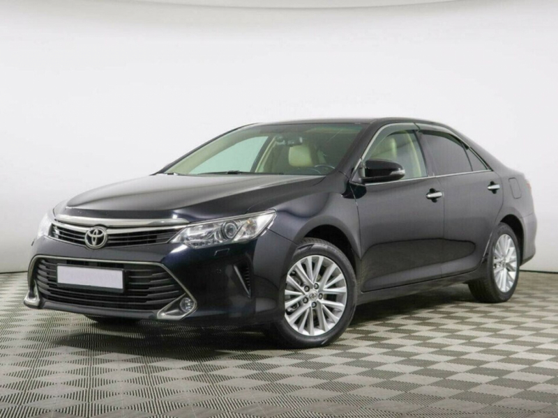 Toyota Camry, VII (XV50) Рестайлинг 2015 с пробегом 81 000 км.