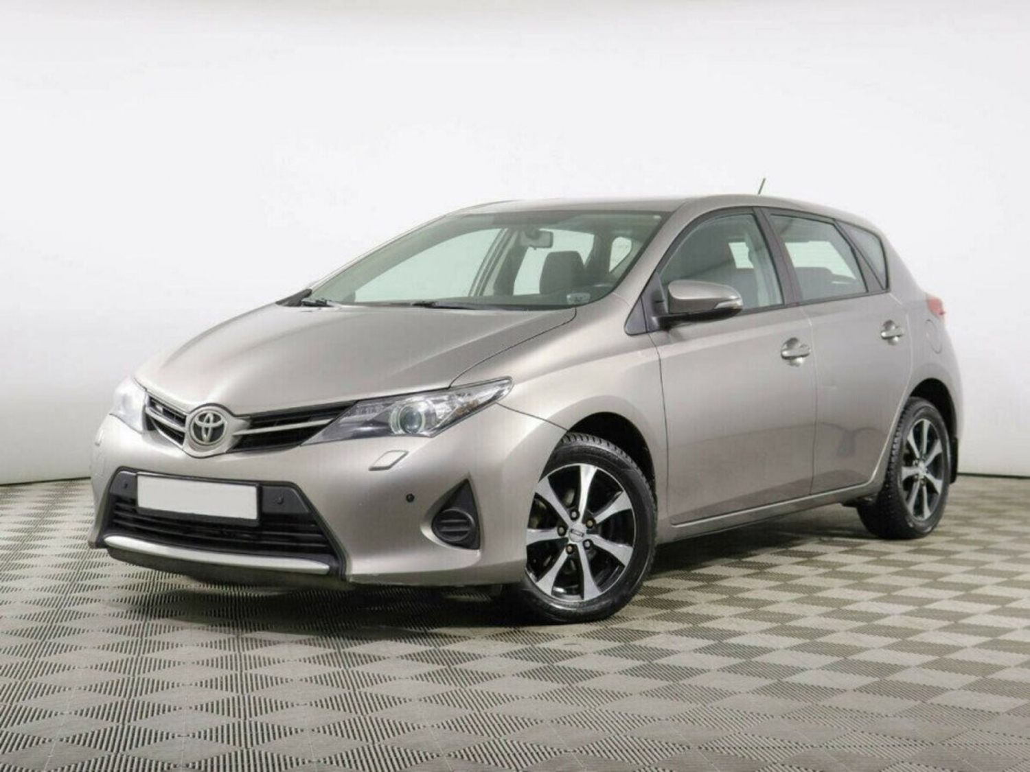 Toyota Auris, 2013 г.