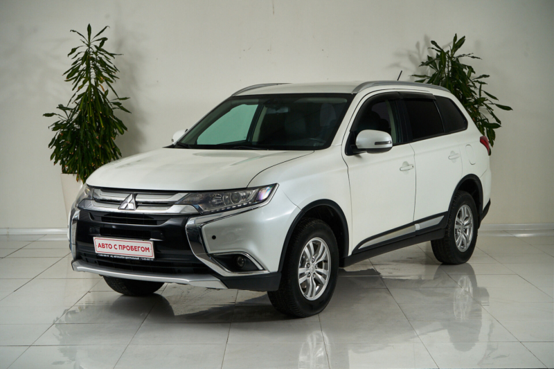 Mitsubishi Outlander, III Рестайлинг 2 2015 с пробегом 61 000 км.