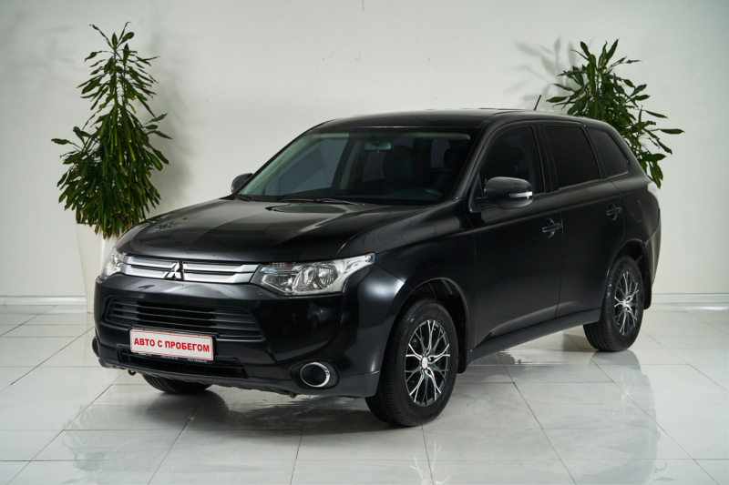 Mitsubishi Outlander, III Рестайлинг 2014 с пробегом 78 000 км.