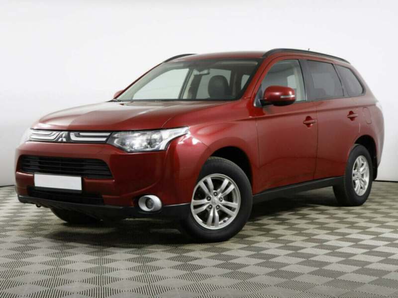 Mitsubishi Outlander, III Рестайлинг 2014 с пробегом 98 000 км.