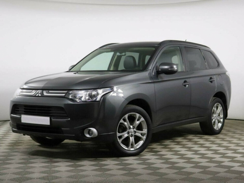 Mitsubishi Outlander, III Рестайлинг 2014 с пробегом 74 000 км.