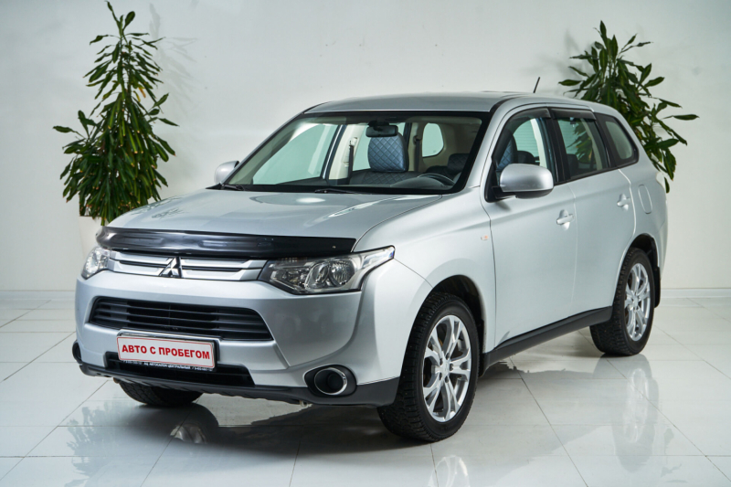 Mitsubishi Outlander, III Рестайлинг 2014 с пробегом 91 000 км.