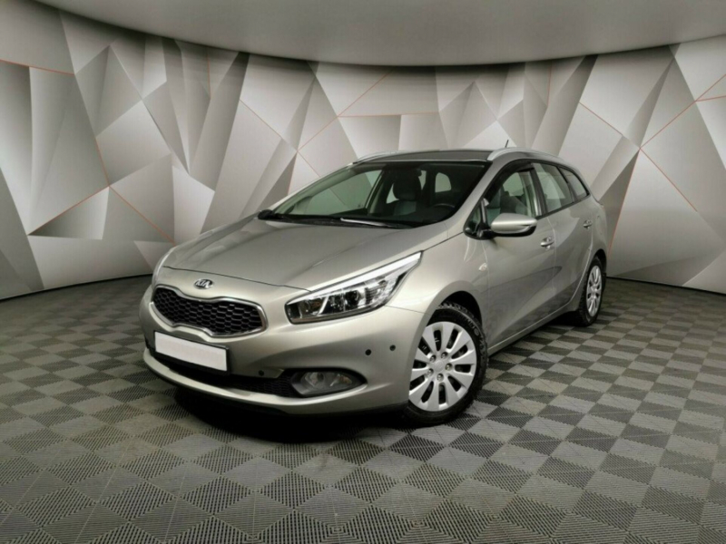 Kia Ceed, II 2012 с пробегом 122 675 км.