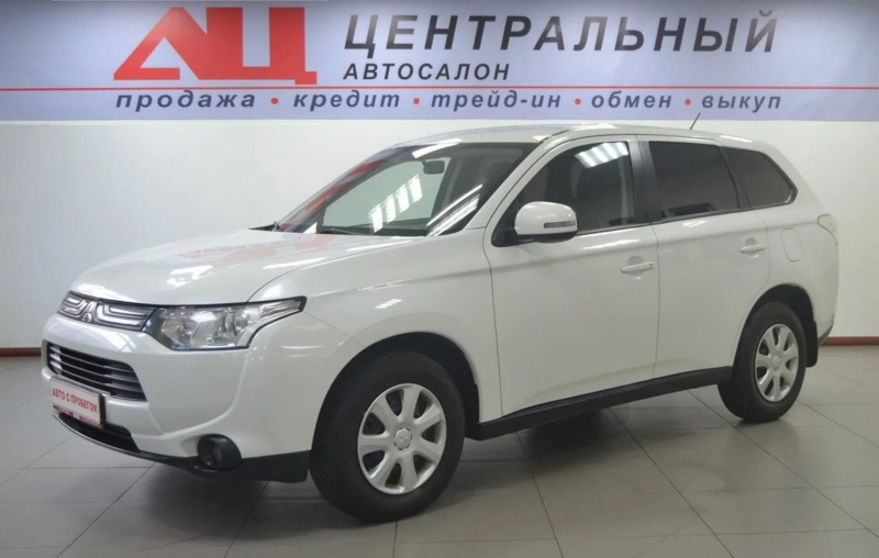 Mitsubishi Outlander, III 2013 с пробегом 55 000 км.